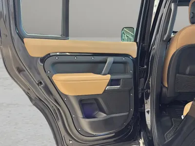 2025 لاند روفر ديفيندر اتش اس اي