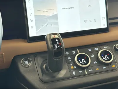 2025 لاند روفر ديفيندر اتش اس اي