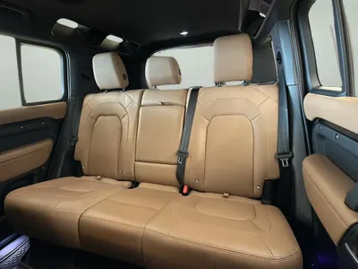 2025 لاند روفر ديفيندر اتش اس اي