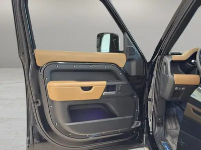 2025 لاند روفر ديفيندر اتش اس اي