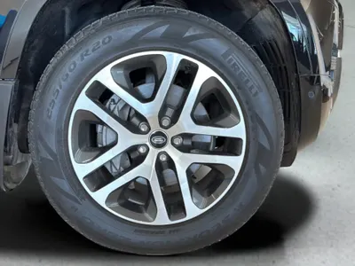 2025 لاند روفر ديفيندر اتش اس اي