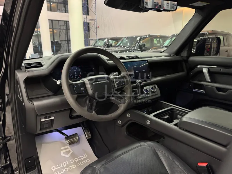 2023 لاند روفر ديفيندر 90