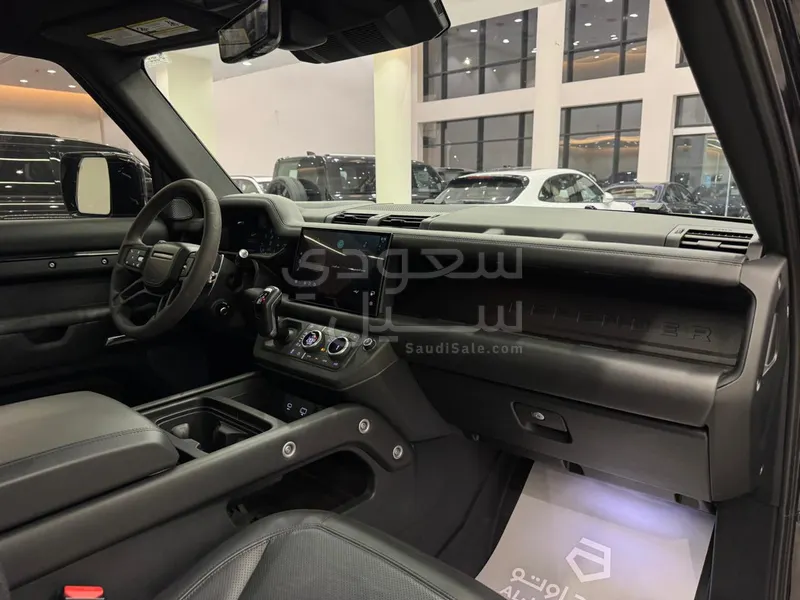 2023 لاند روفر ديفيندر 90