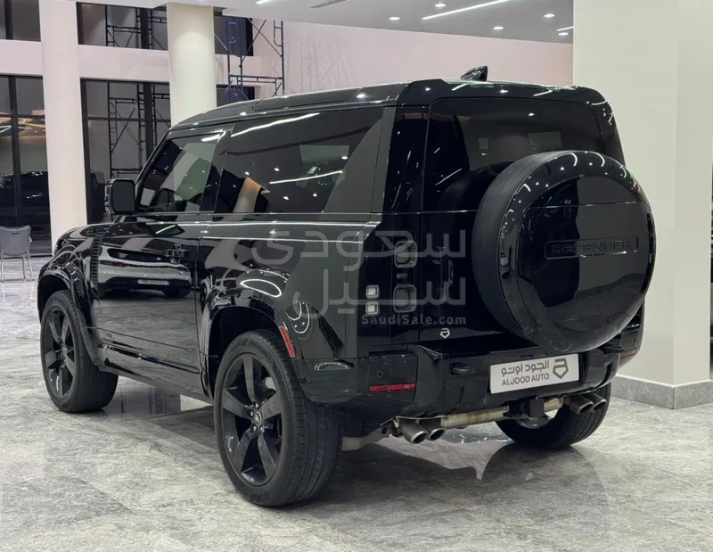 2023 لاند روفر ديفيندر 90