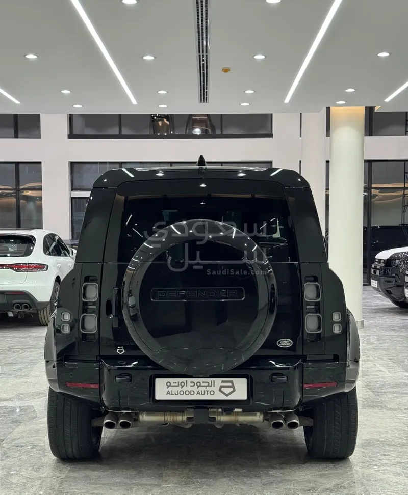 2023 لاند روفر ديفيندر 90