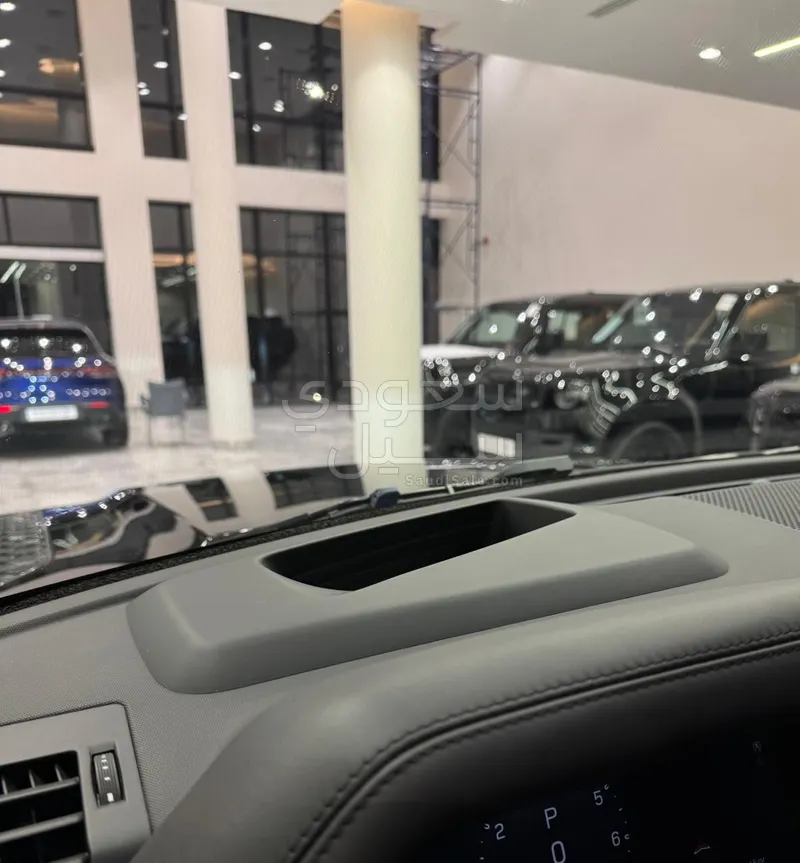 2023 لاند روفر ديفيندر 90