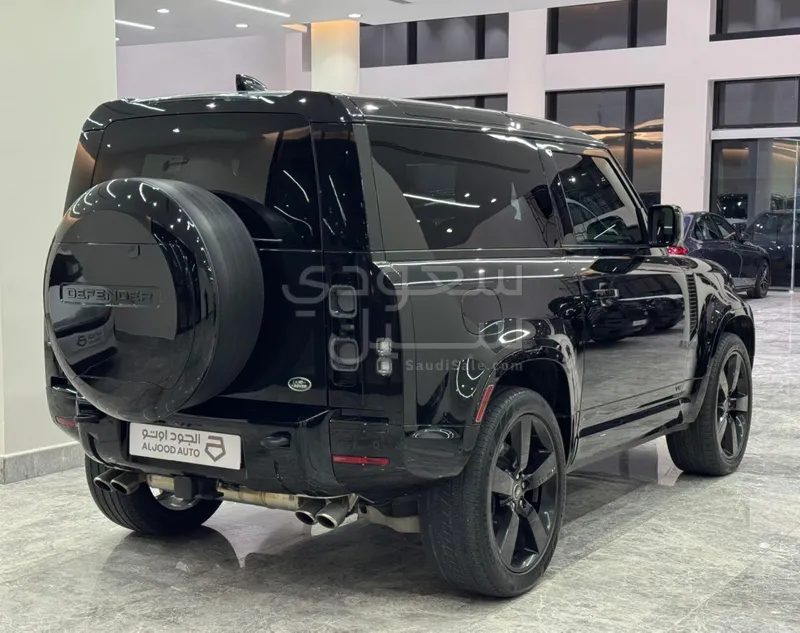 2023 لاند روفر ديفيندر 90