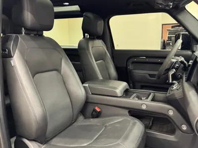 2023 لاند روفر ديفيندر 90