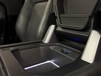 2023 لاند روفر ديفيندر 90