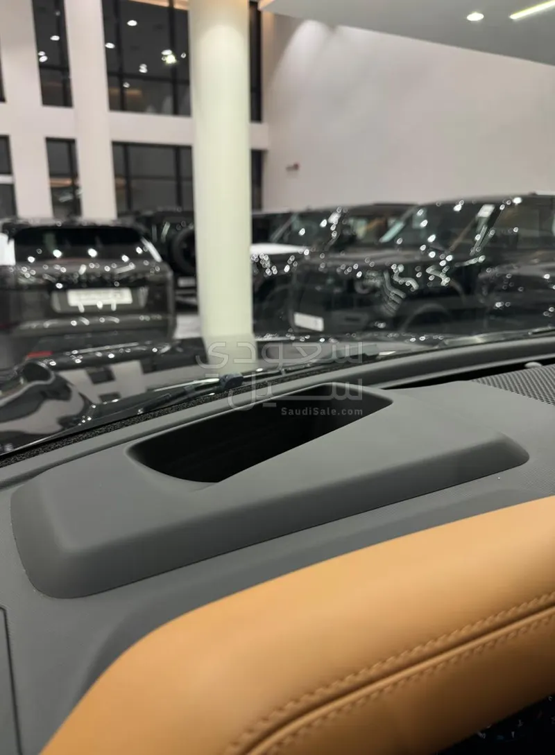 2024 لاند روفر ديفيندر اكس 110