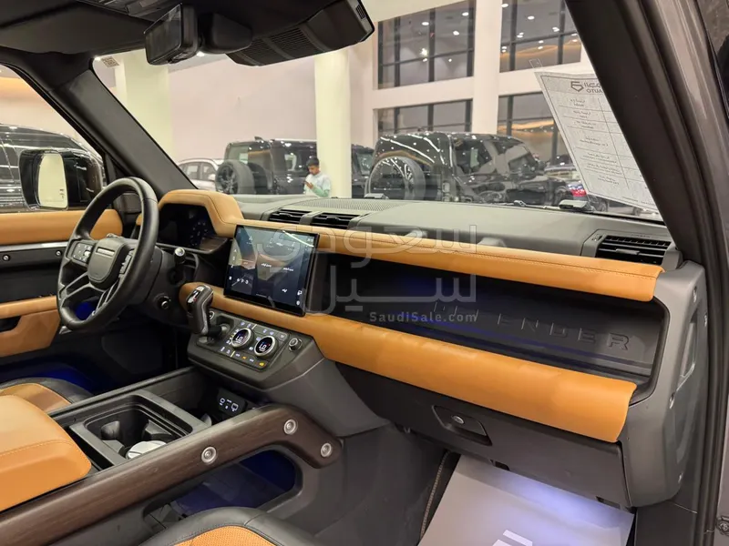 2024 لاند روفر ديفيندر اكس 110