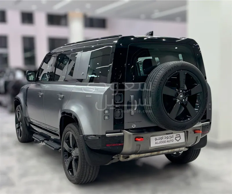 2024 لاند روفر ديفيندر اكس 110