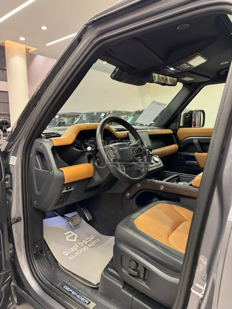 2024 لاند روفر ديفيندر اكس 110