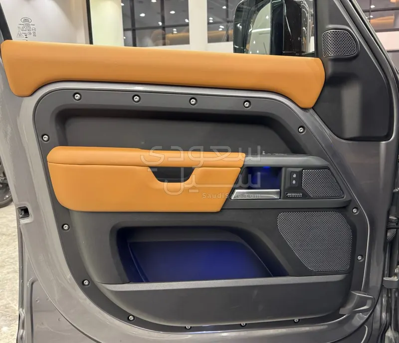 2024 لاند روفر ديفيندر اكس 110