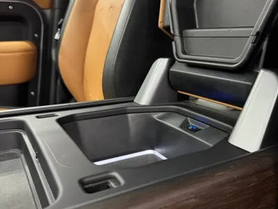 2024 لاند روفر ديفيندر اكس 110