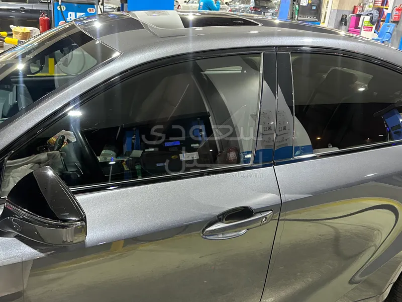 2024 لكزس آي إس 300