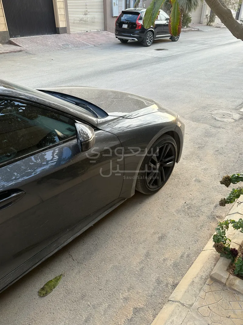 2024 لكزس آي إس 300