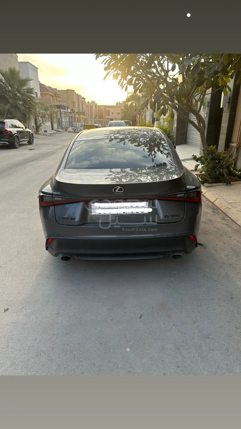 2024 لكزس آي إس 300