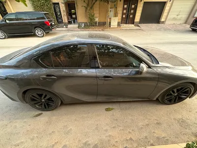 2024 لكزس آي إس 300