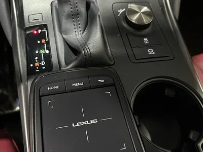 2024 لكزس آي إس 300