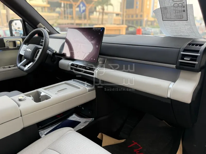 2025 بي واي دي ليوبارد 8