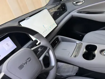 2025 بي واي دي ليوبارد 5