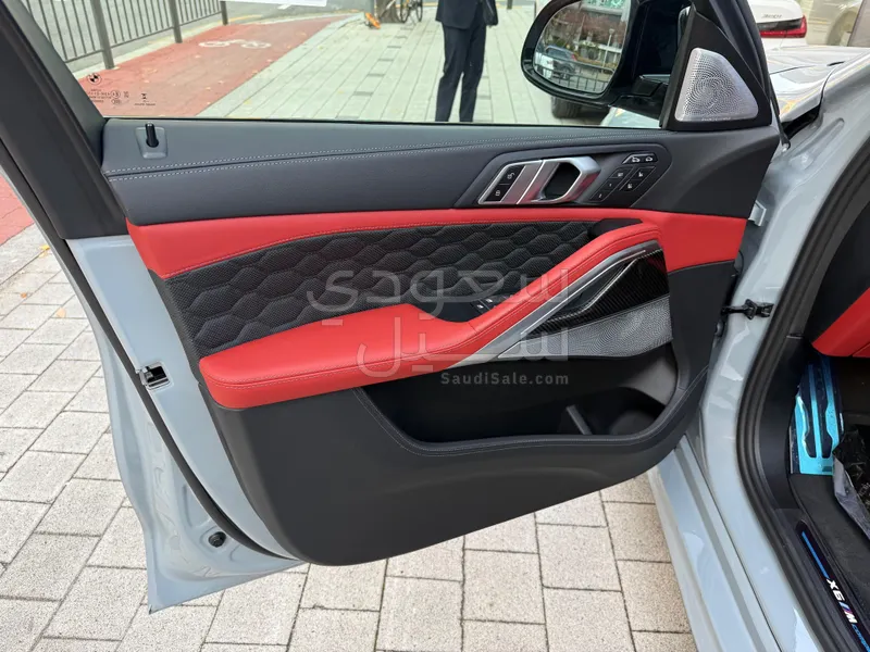 2025 بي ام دبليو الفئة اكس 6 إم كومبيتيشن