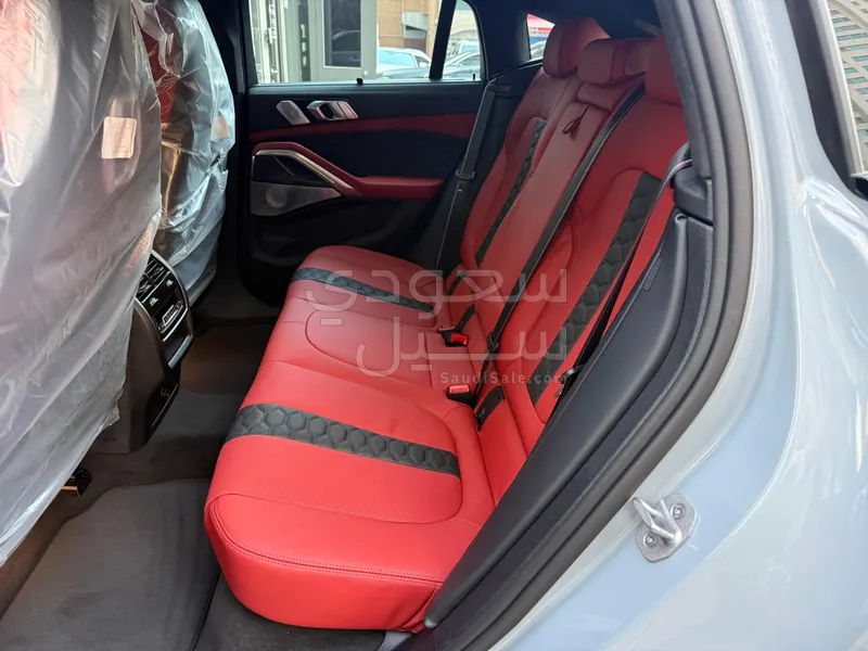 2025 بي ام دبليو الفئة اكس 6 إم كومبيتيشن