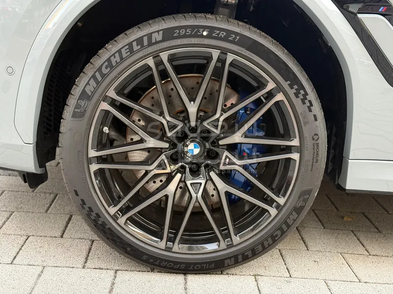 2025 بي ام دبليو الفئة اكس 6 إم كومبيتيشن