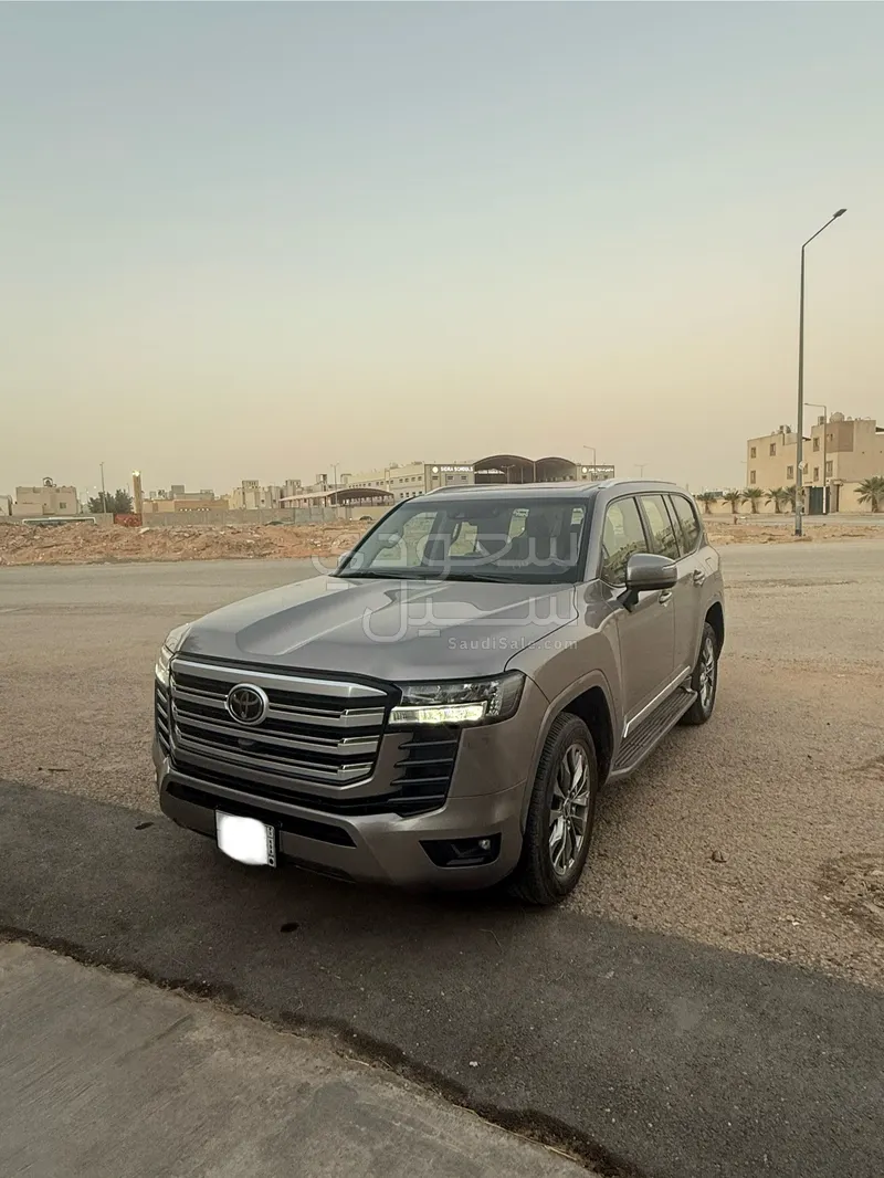 2022 تويوتا لاند كروزر جي اكس ار