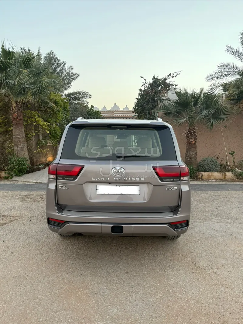 2022 تويوتا لاند كروزر جي اكس ار