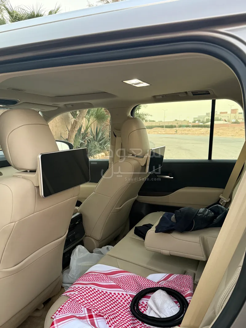 2022 تويوتا لاند كروزر جي اكس ار