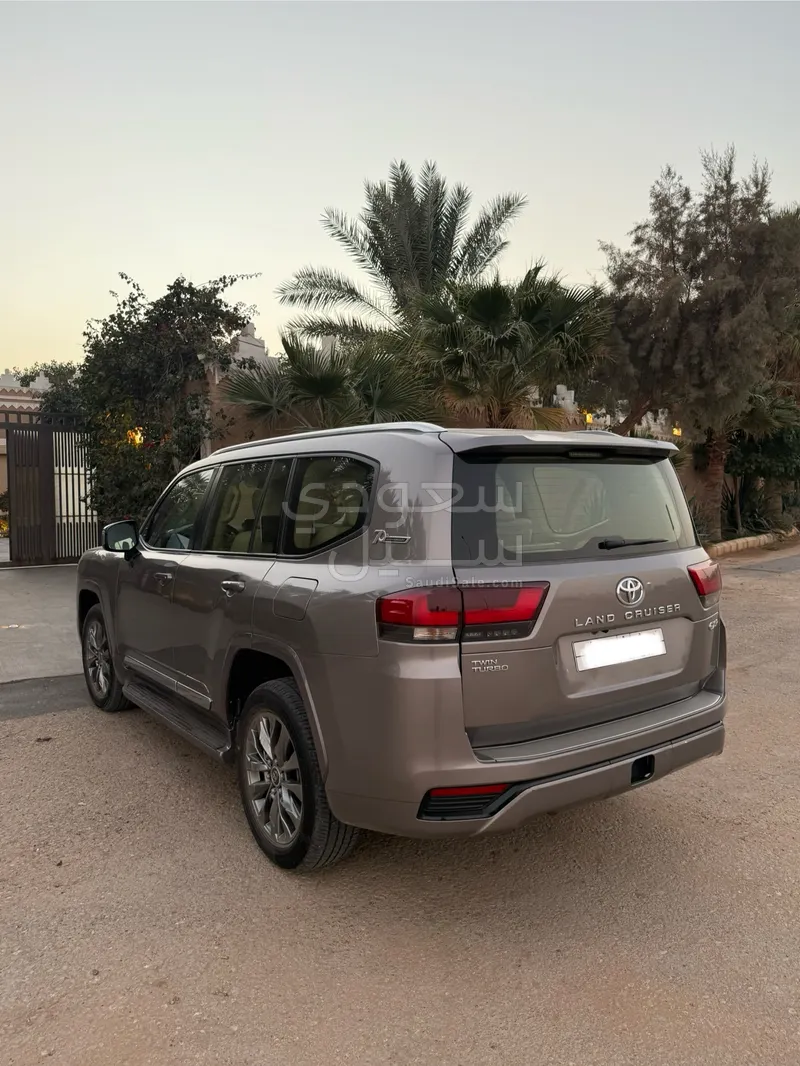 2022 تويوتا لاند كروزر جي اكس ار