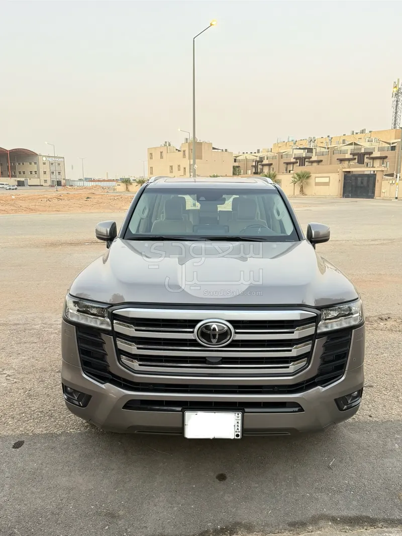 2022 تويوتا لاند كروزر جي اكس ار