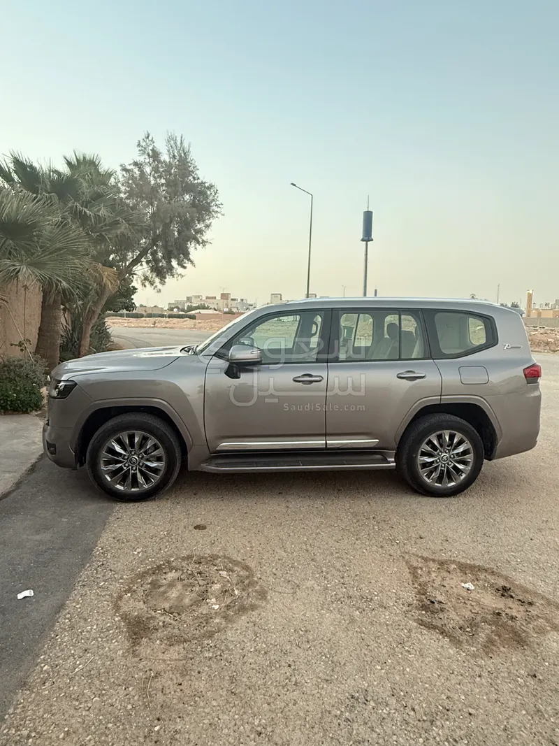 2022 تويوتا لاند كروزر جي اكس ار