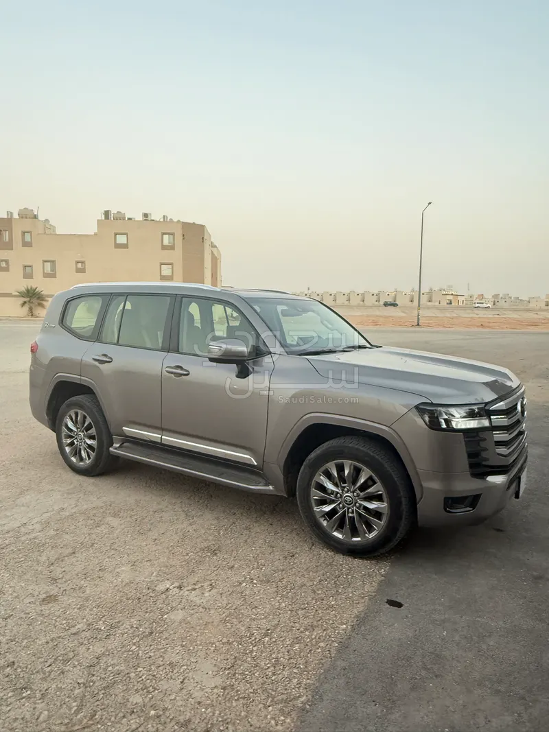 2022 تويوتا لاند كروزر جي اكس ار