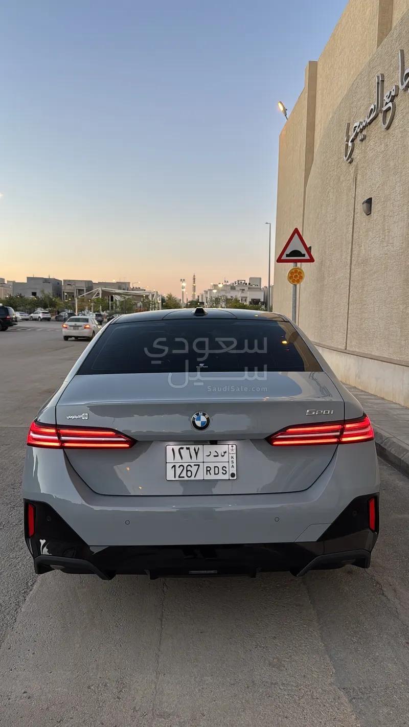 2024 بي ام دبليو الفئة الخامسة 520 أي إم كت