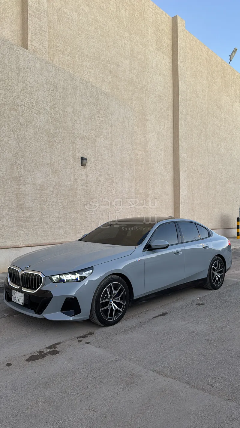 2024 بي ام دبليو الفئة الخامسة 520 أي إم كت