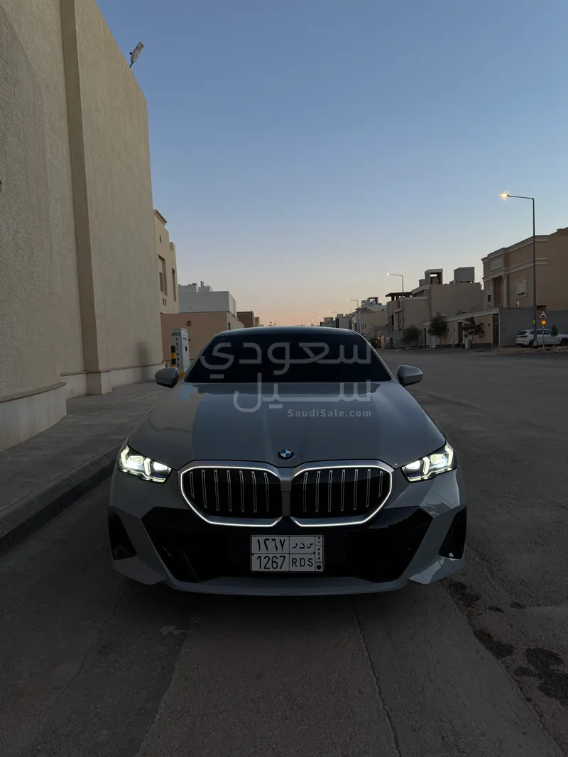 2024 بي ام دبليو الفئة الخامسة 520 أي إم كت