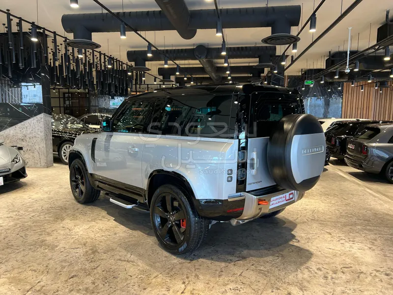 2024 لاند روفر ديفيندر اكس