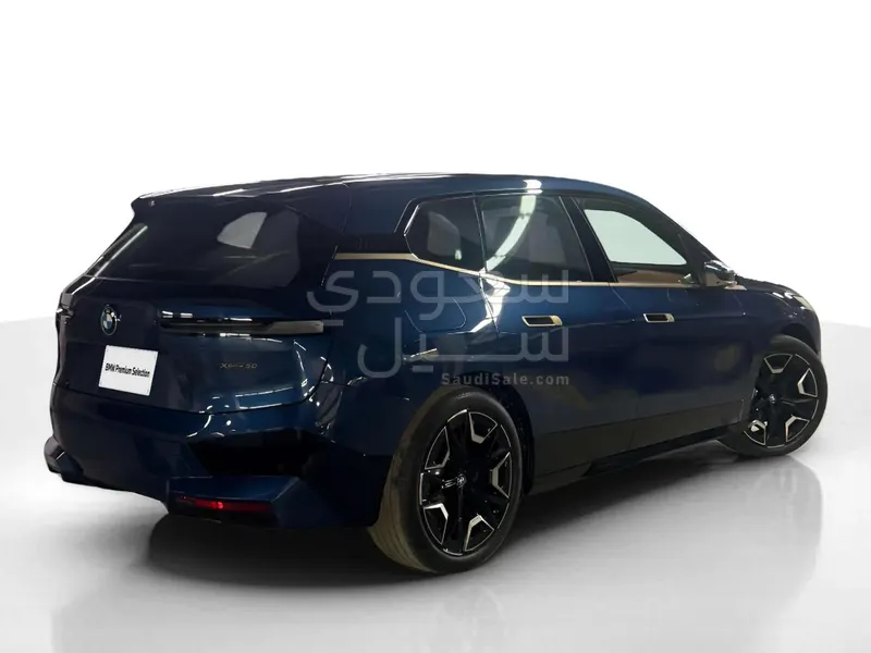 2023 بي ام دبليو الفئة اكس 1