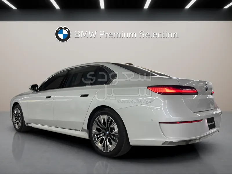 2026 بي ام دبليو الفئة السابعة 735أي