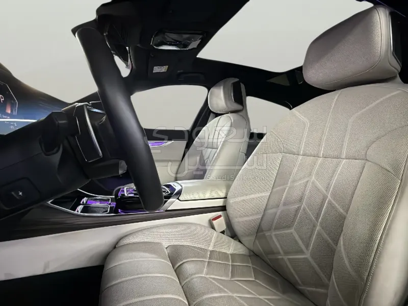 2026 بي ام دبليو الفئة السابعة 735أي