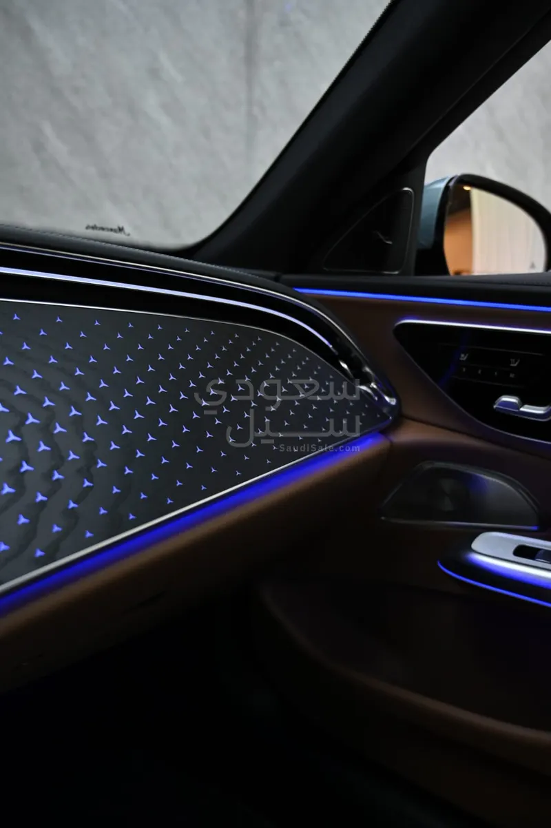 2025 مرسيدس - بنز إي 200