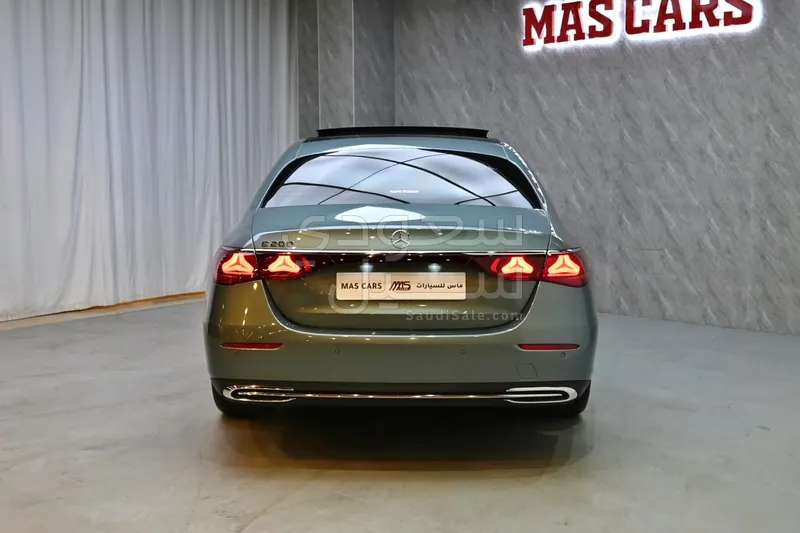 2025 مرسيدس - بنز إي 200