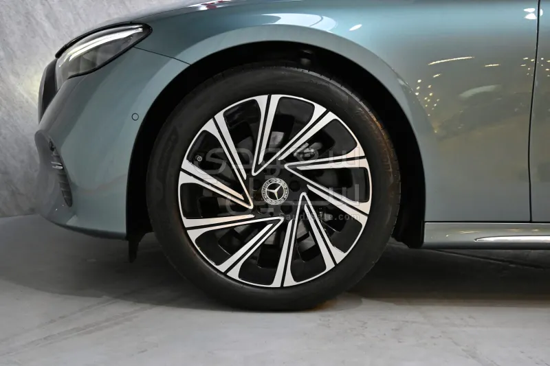 2025 مرسيدس - بنز إي 200