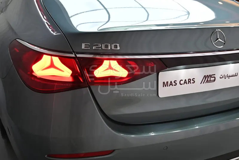 2025 مرسيدس - بنز إي 200