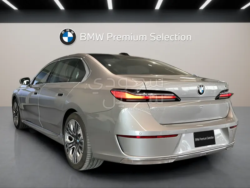 2026 بي ام دبليو الفئة السابعة 735أي