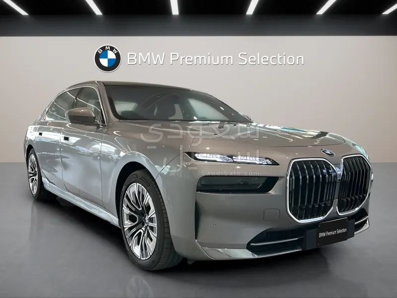 2026 بي ام دبليو الفئة السابعة 735أي