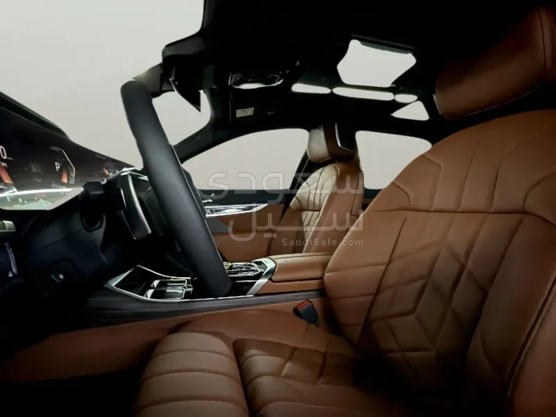 2026 بي ام دبليو الفئة السابعة 735أي